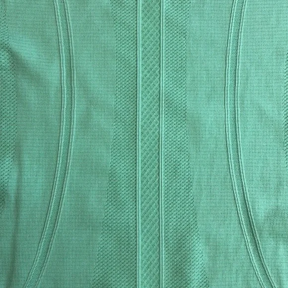 Lululemon’s Swiftly Tech Crew T in lime green (size 6) - Picture 10 of 10